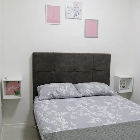 Nikol Apartment Pale